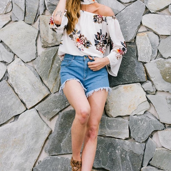 Floral Off The Shoulder Blouse With Neck Tie NWT! - Picture 3 of 6